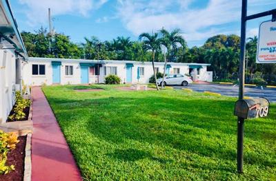 Hallandale Beach Motel with Free Parking and Full Kitchen ! No extra fees! Accepting CASH!
