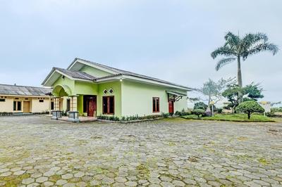 OYO 92406 Hotel Renata 1