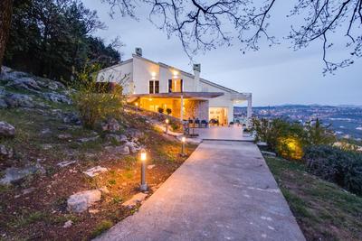 Premium villa, heatable infinity pool, jacuzzi and seaview, beach and city just 10min by foot