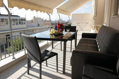 Acropolis view apartment near metro