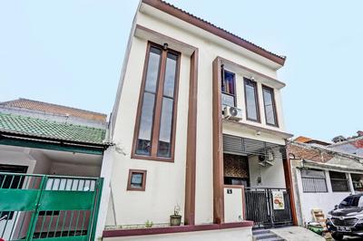 OYO 92435 Sunlo Cozy Home Family Homestay Syariah