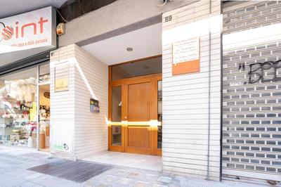 GuestHost - Central & Elegant Loft - with Balcony