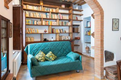 GuestHost - Rapolano Terme Historic Center Studio!