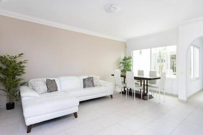 Exclusive Townhouse in Central Plaza del Duque Close to the Beach