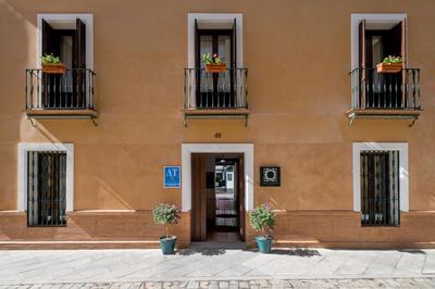 Triana Boutique Apartments by Hommyhome