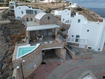 Red Cliff Santorini Villa - Volcano View & Jacuzzi