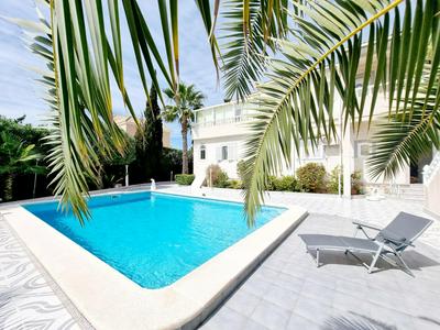 House With Pool In La Siesta