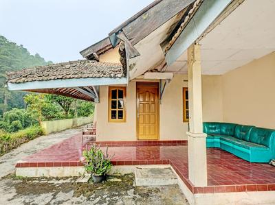 SPOT ON 92414 Hotel Pereng Sari