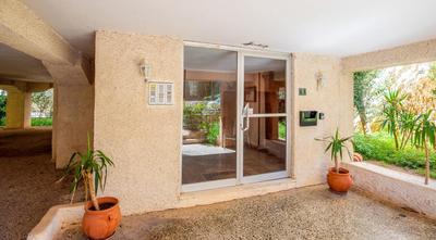 LOUTRAKI HOUSE