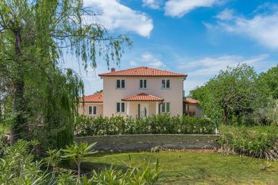 Villa Buroli with Pool, Sauna and Jacuzzi