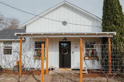 Charming Cuvée Cottage, 2 blocks to downtown!