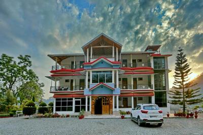 Hotel Sapphire Inn Bhimtal, Kaichi Dham - Parking Facilities - Best Luxury Hotel in Nainital