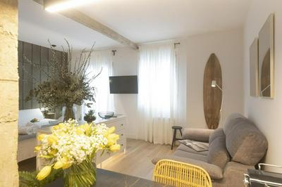 Shiny by OLdtown Apartments
