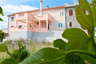 Sea Breeze Suite - Beachfront