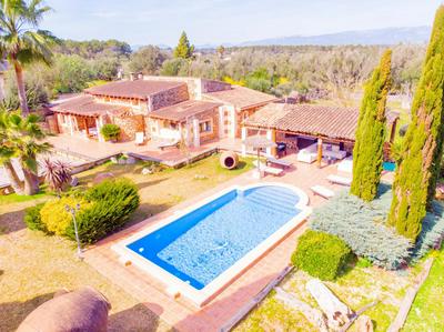 Incredible villa with wonderful exteriors