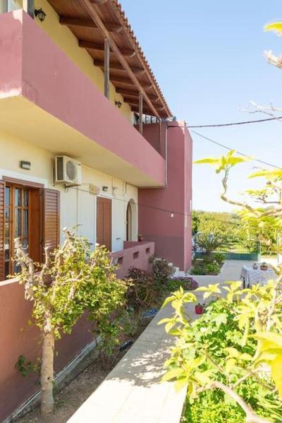 Olive Apartment near the Beach