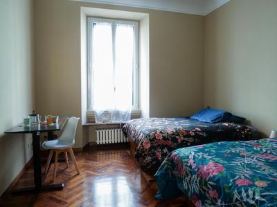 Wonderful downtown apartment-HD NETFLIX, KING-SIZE BED, two minutes' walk from metro