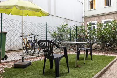 Central & Lovely Private Rooms in 3BR Shared Apt, with smart TV & WiFi