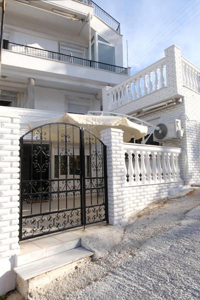 CHEZ KYRIAKI