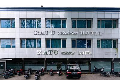 RedDoorz Premium at Hotel Ratu Residence