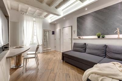 Rosa Apartment by Mamo Florence