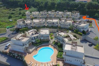Magnifico appartamento con vista panoramica sul mare, terrazza sul tetto e ampio balcone , Magnificent full equipped seaview flat with privat parking solar