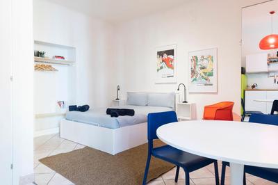 Xenia Apartments - Stylish colorful apt- Upbeat & well-connected area