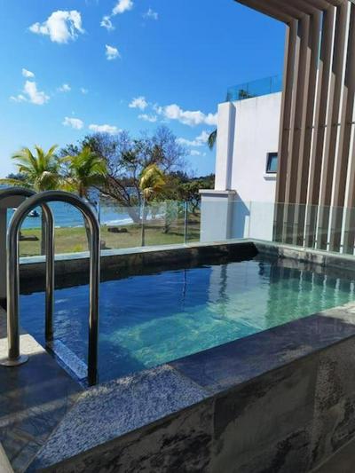 La Mivoie pieds dans l'eau