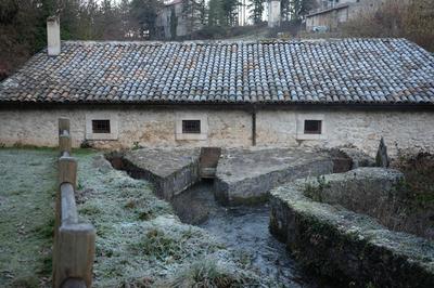 Casa nel borgo nella natura