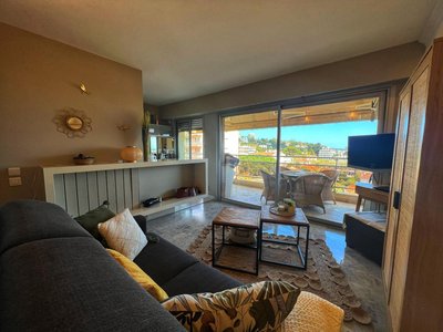 Les Roses by Welcome to Cannes