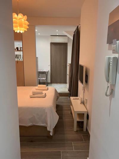 Small budget diamond apartment in Agias Sofias.