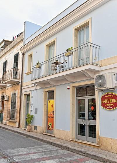 Labriola House