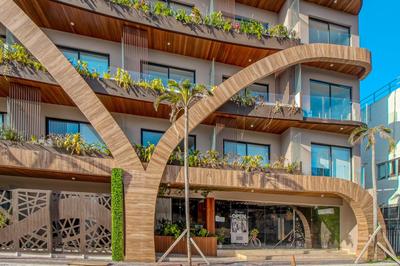 Menesse Tulum #327, Downtown