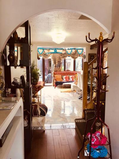 Cheerful 4 bedroom house with garden free parking