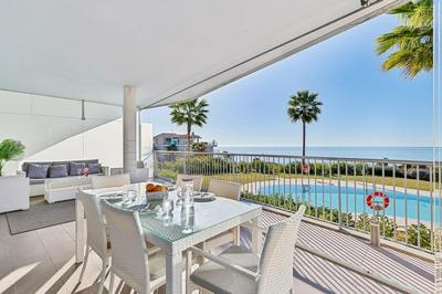 Ocean & pool view 3-bedroom apt.