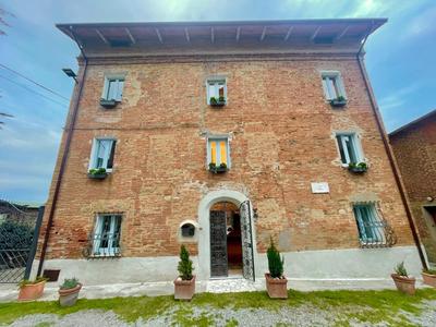Magical Villa di Gioia Large 6-Bedroom Family Villa with Breathtaking views, Private Garden and Olive grove - in a Cool Village on the Umbria Tuscany Borde