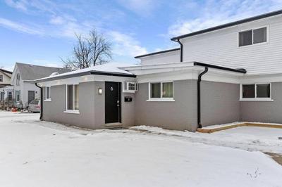 Spacious 2BR Flat, King Bed, Downtown Mt Clemens