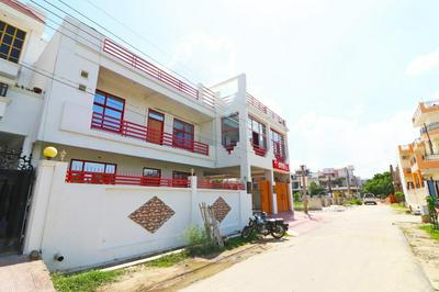 OYO Gomti Nagar Near Indira Nagar Metro Station