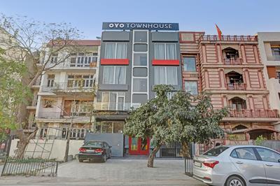 OYO TOWNHOUSE 587 - Sector 19