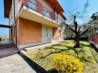 Ares Apartment - Vicino al Lago di Garda e alla Stazione Treno