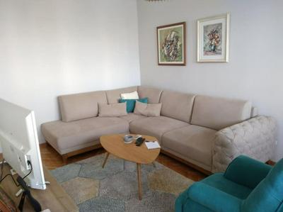Modern Apartment with Balcony Close to City Center