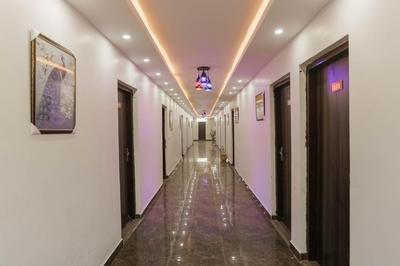 Hotel O Red Velvet Rooms & Banquet