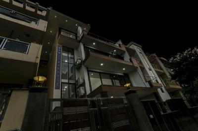 Townhouse Metro Inn Residency Near ISKCON Temple Noida