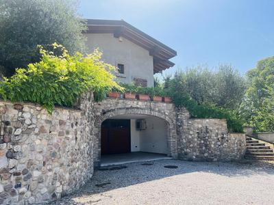 Il borgo fra i laghi