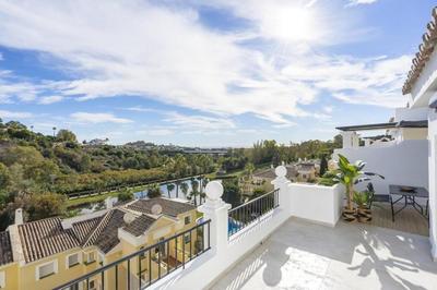 Sunny 3BDR penthouse @Benahavis golf area