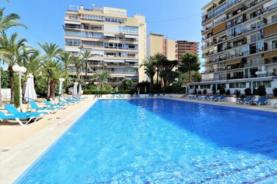 Versalles Pool Levante