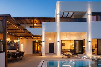 Isla Luxury Apartment - Private Pool - 100m from the beach
