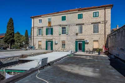 A1 - spacious apt on the seafront with terrace