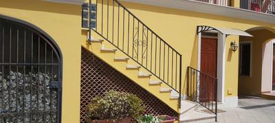 LA CASA ROSA - GRAZIOSO BIVANO CON POSTO AUTO