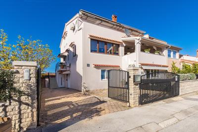 STUDIO APARTMAN LILLY with Private Parking ,Private garden-Quiet Oasis